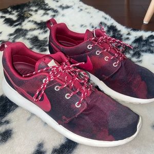 Red camo Roshe Run women’s sneakers